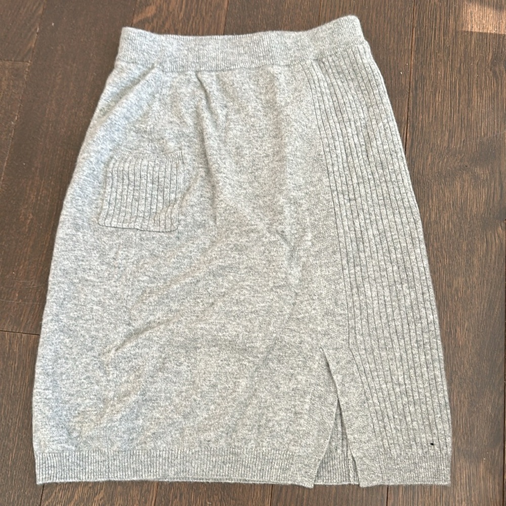 Grey knee length cashmere skirt